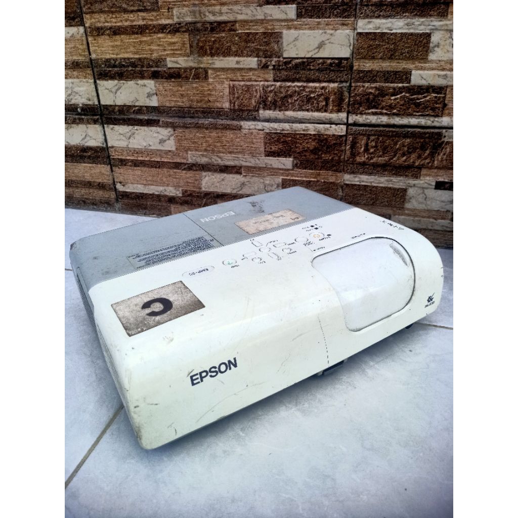 proyektor Epson minus