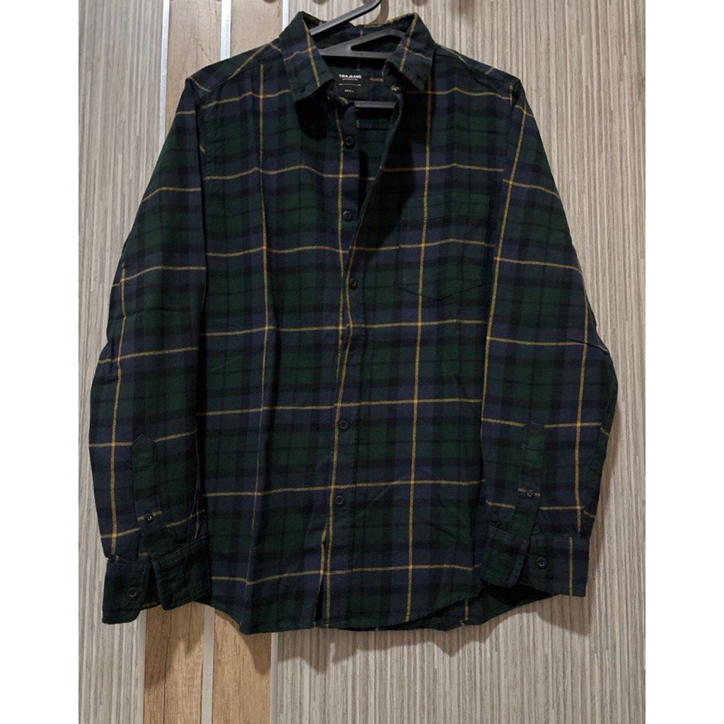 kemeja flanel kotak hijau sz S merk Tira jeans