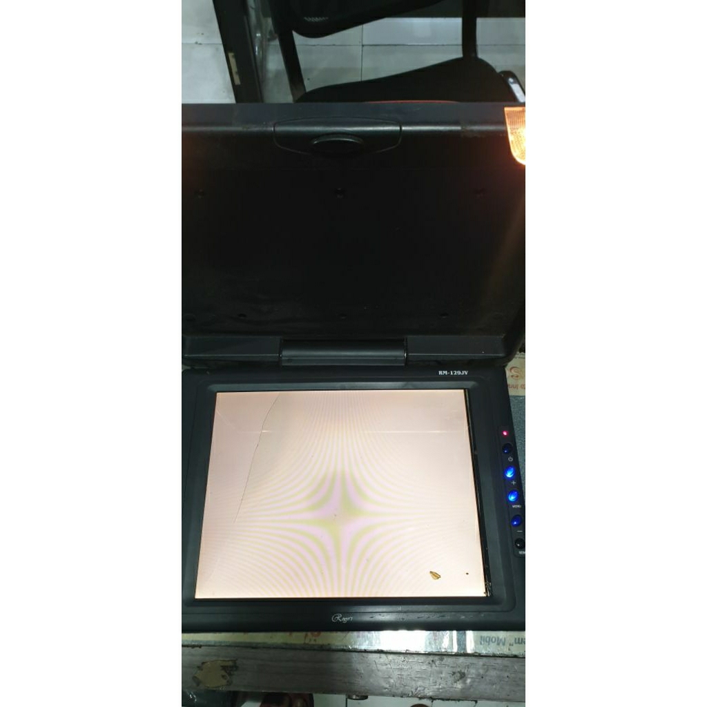 TV roof plafon mobil Rogers RM 129JV on tapi layar retak 11 inch
