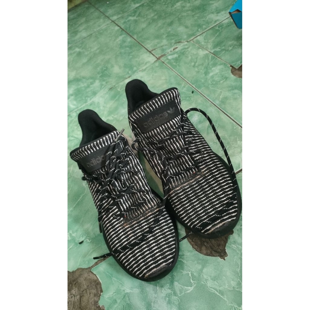 sepatu Adidas size 40
