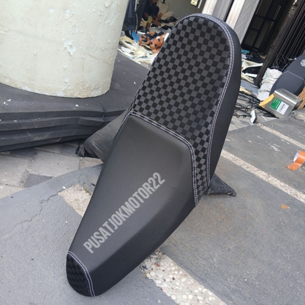 KULIT jok motor satria Fu karbu/barong motif catur kotak 3D - kulit jok motor satria Fu Fi injeksi M