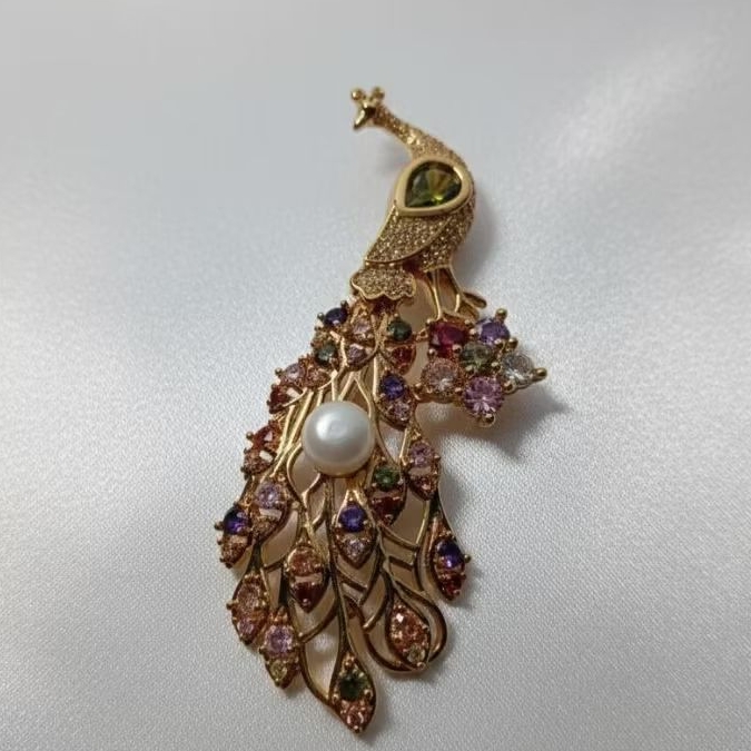 BROS HEWAN BURUNG MERAK, MUTIARA ASLI AIR TAWAR BERSERTIFIKAT, ASLI LOMBOK, BROSS JILBAB, HIJAB, BAJ