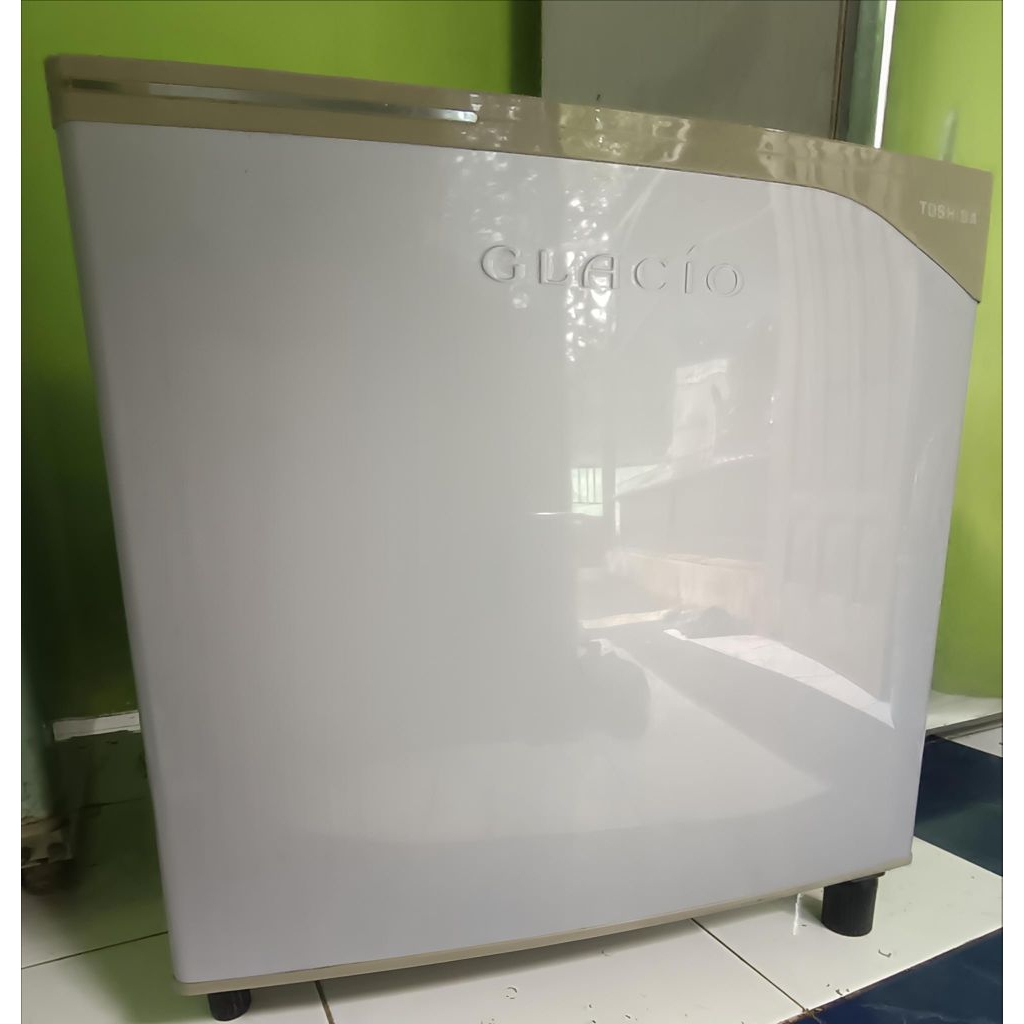 kulkas mini Toshiba
