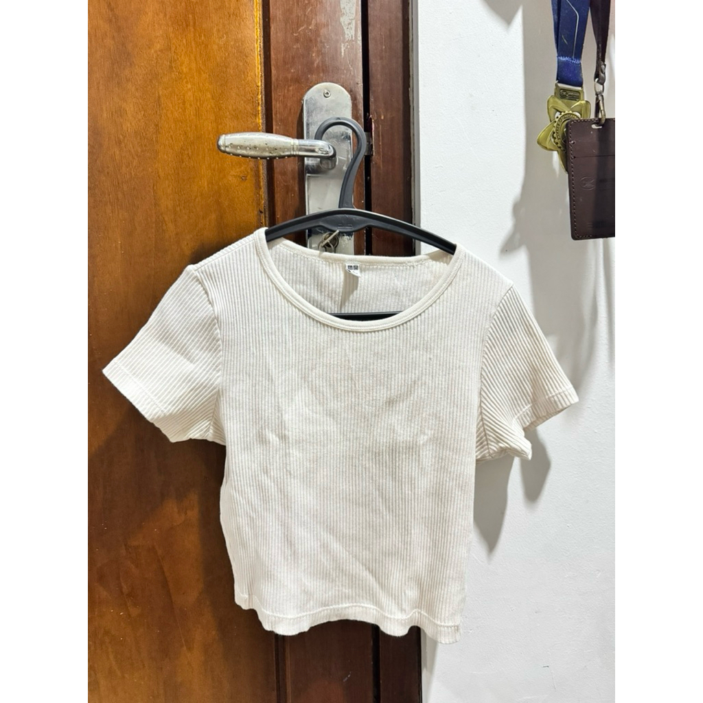 kaos crop uniqlo-size s