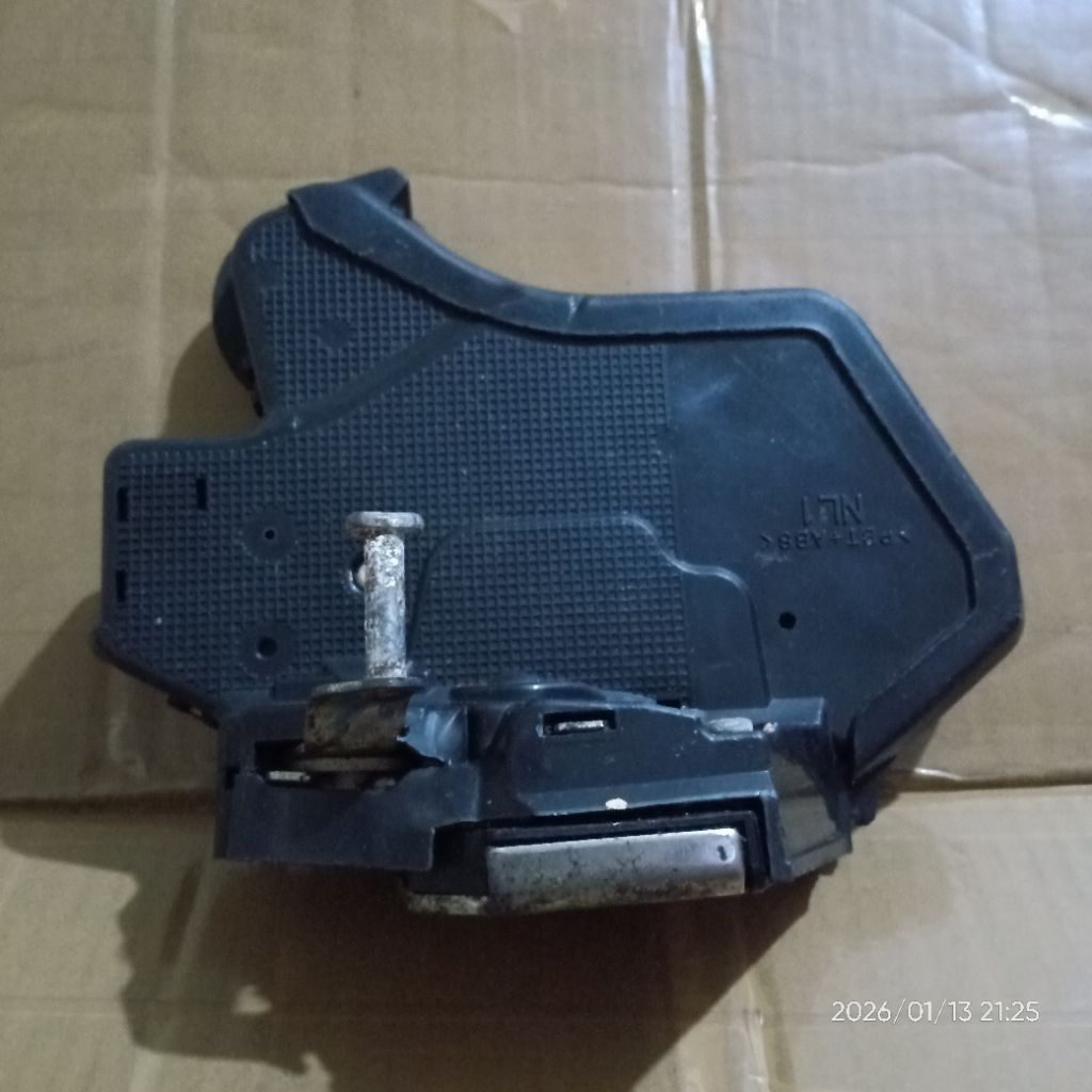 door lock pintu innova lama fortuner hilux original