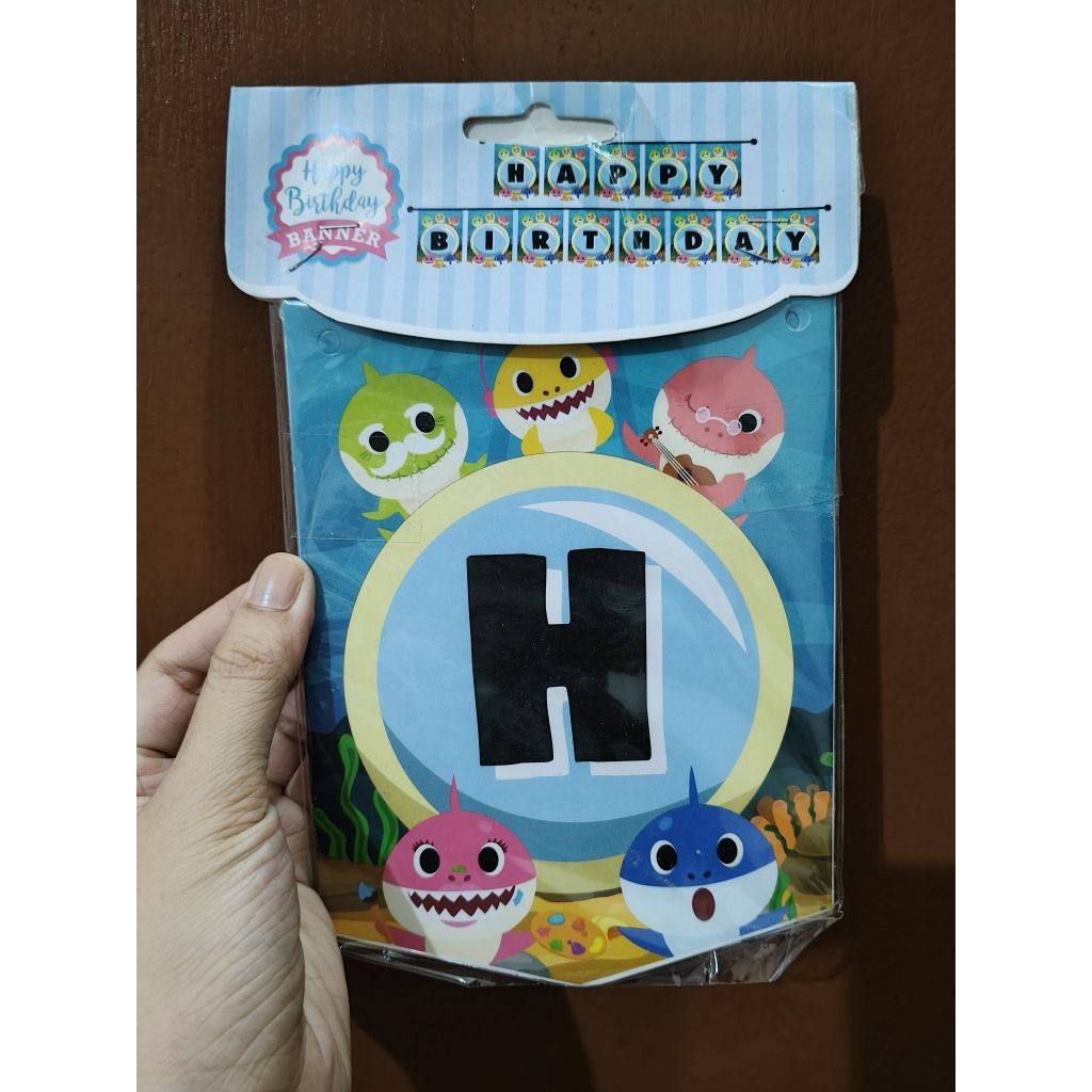 Banner tulisan ulang tahun tema baby shark