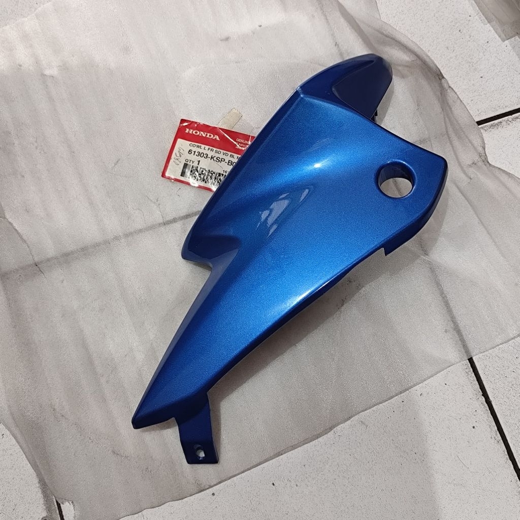 Cowl L 61303-KSP-B00VBM - Cover Kupingan Batok Lampu Kiri Biru Honda Megapro Mono 2010