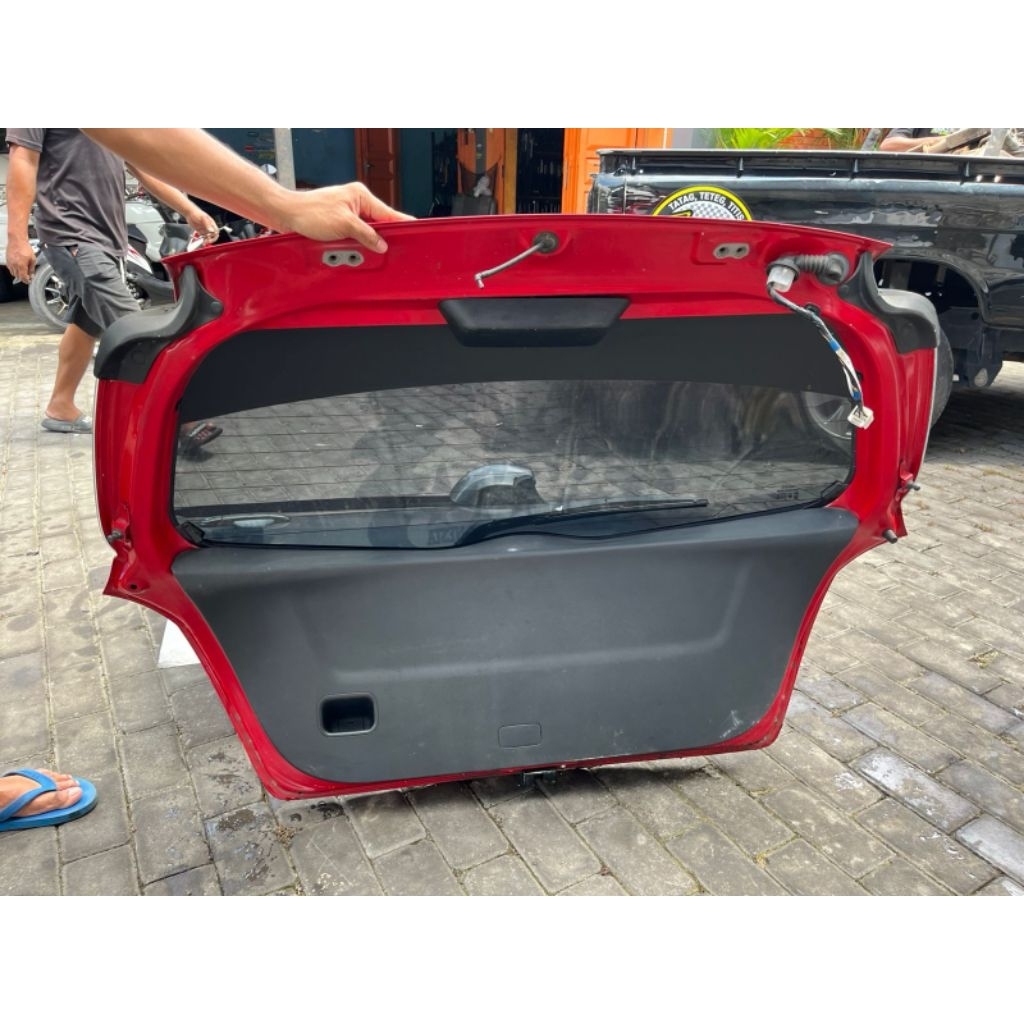 Pintu Bagasi Yaris Bakpao Belakang