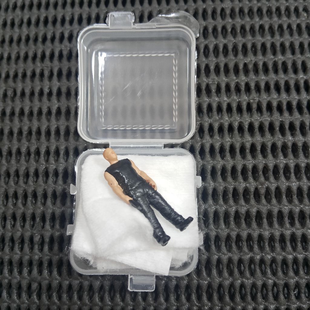 FIGURE PRIA MIRIP DOMINIC TORETTO BAJU HITAM CELANA GELAP COCOK UNTUK DIECAST SKALA 1:60-64