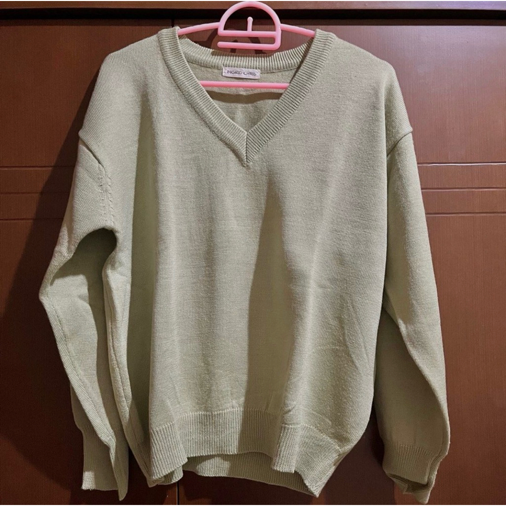 Sweater vneck sage green