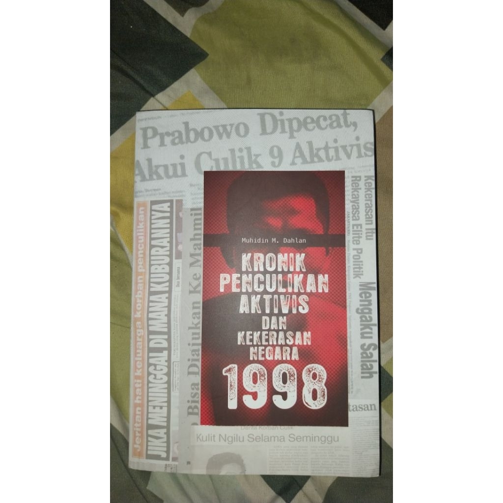 BUKU KRONIK PENCULIKAN AKTIVIS DAN KEKERASAN NEGARA 1998 [PRELOVED]