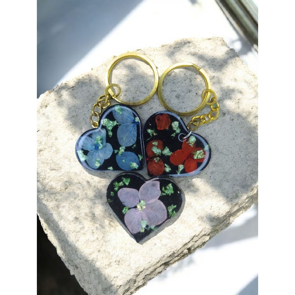 Gantungan kunci resin Dengan  bunga kering