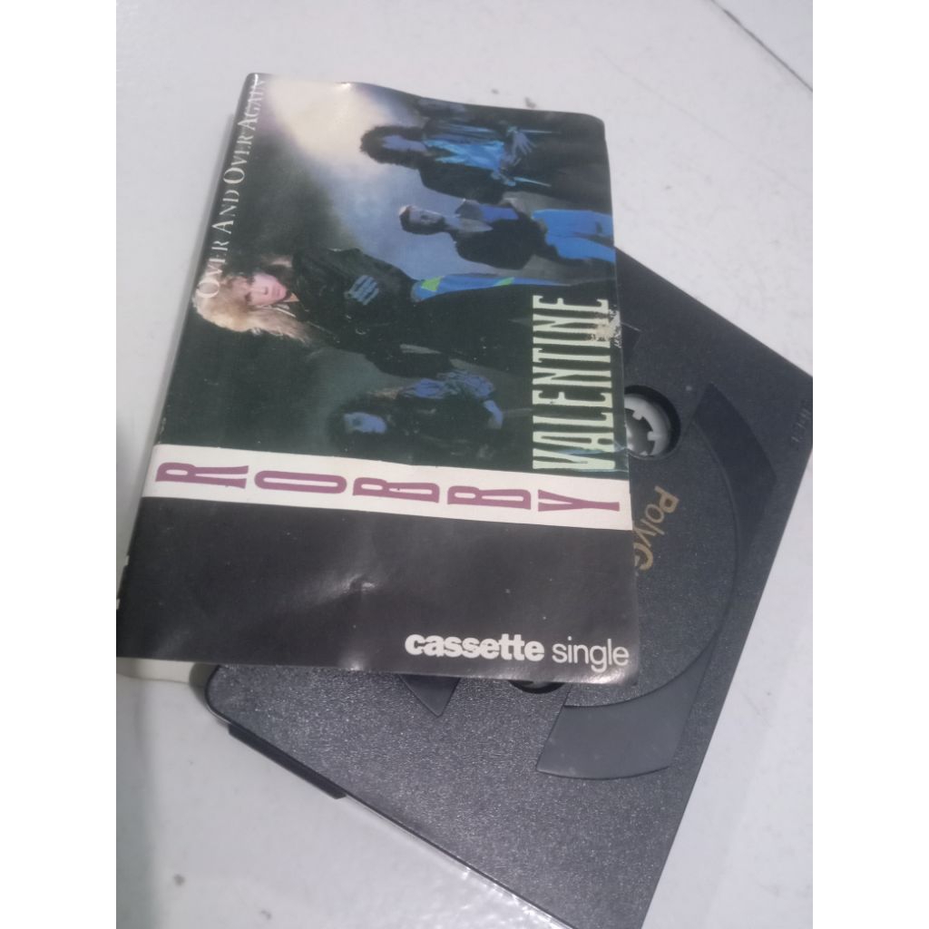 Kaset Pita Robby Valentine