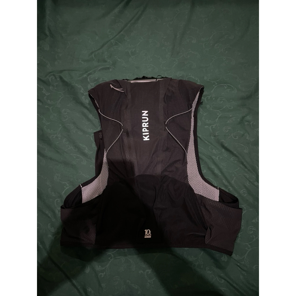 hydropack vest kiprun 10L size XL include waterbledder 1L (second sekali pakai)