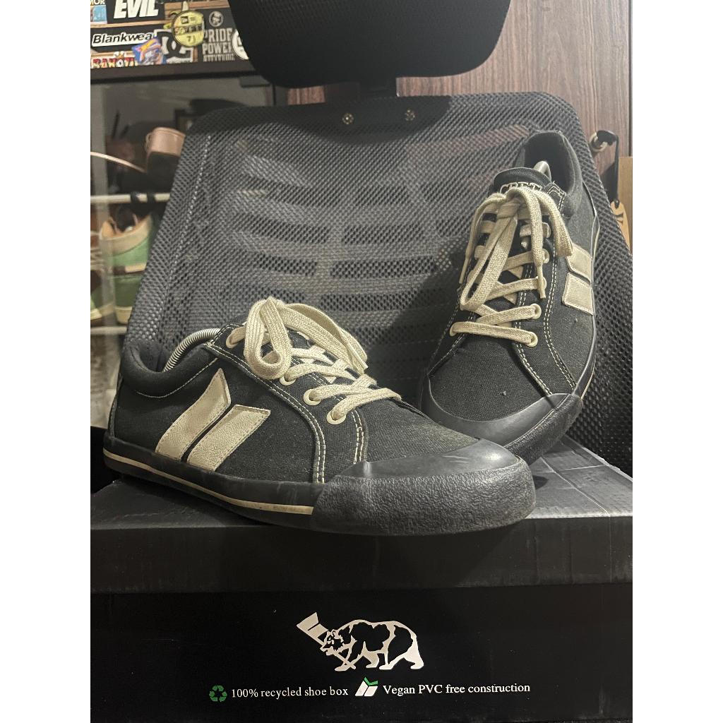 SEPATU MACBETH ORIGINAL