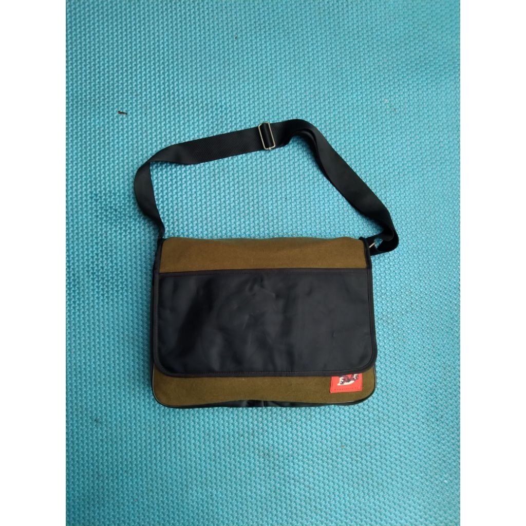 Messenger bag/Selempang/Tas Pria Cowok/Tas Kerja Kuliah Sekolah Second Brand DONNIELIKES