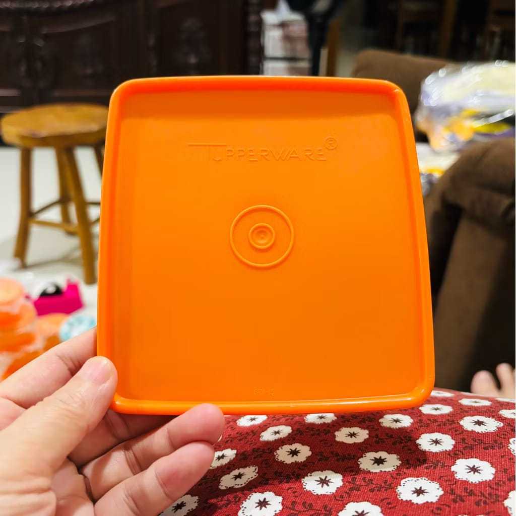 tutup medium square away 13 x 13.8cm tupperware