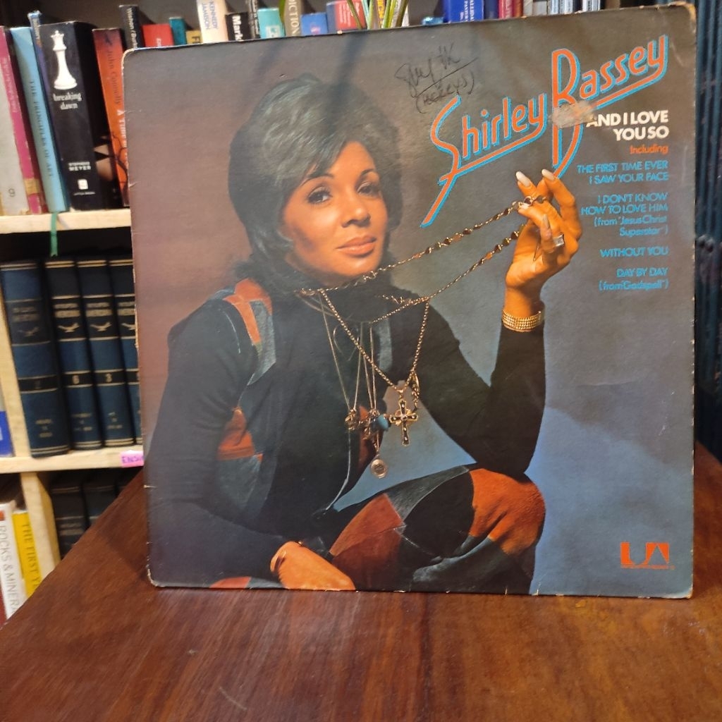 Piringan Hitam, Vinyl 12 Inchi Shirley Bassey And I Love You So