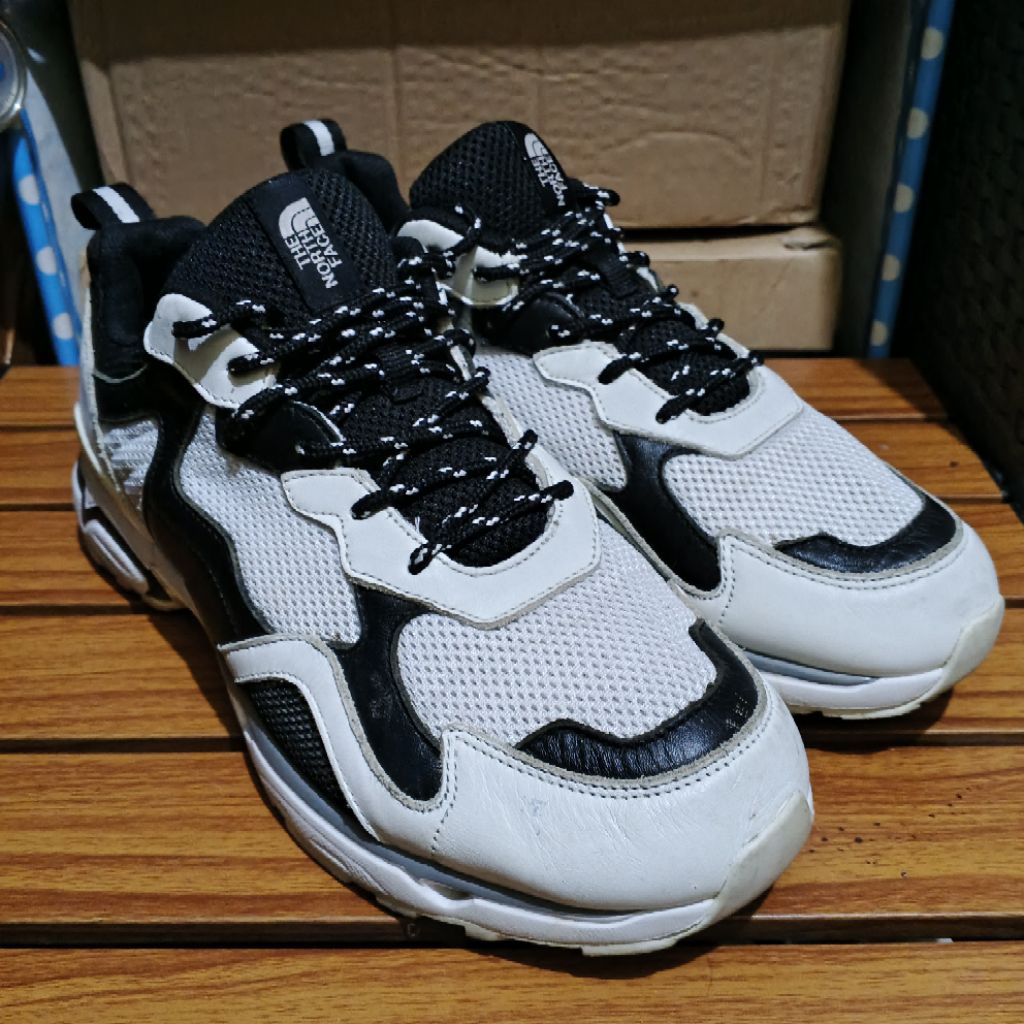 Sepatu Running Outdoor TNF size 39 insole 25 cm/250