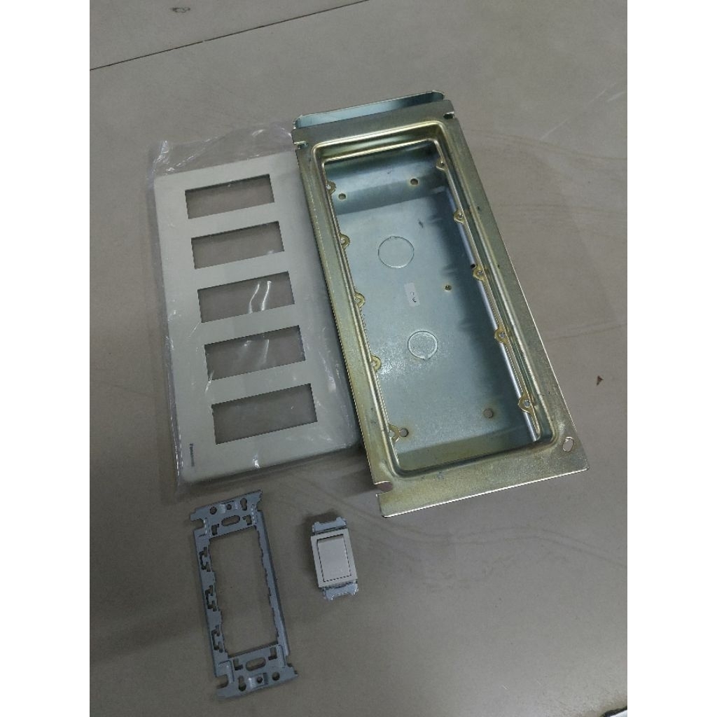grite swith 15 gang 15mata saklar panasonic 1set inbowdus kaleng+ mata saklar+ frem+besi dudukan sak