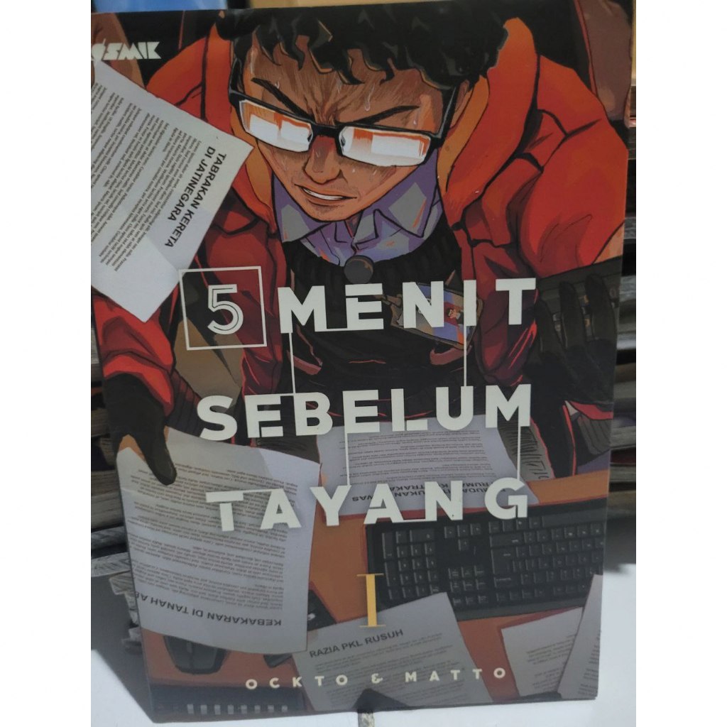 Komik 5 Menit Sebelum Tayang Vol 1 Cover Lama Kosmik, Bonus Poscard Artprint A6 Dandadan
