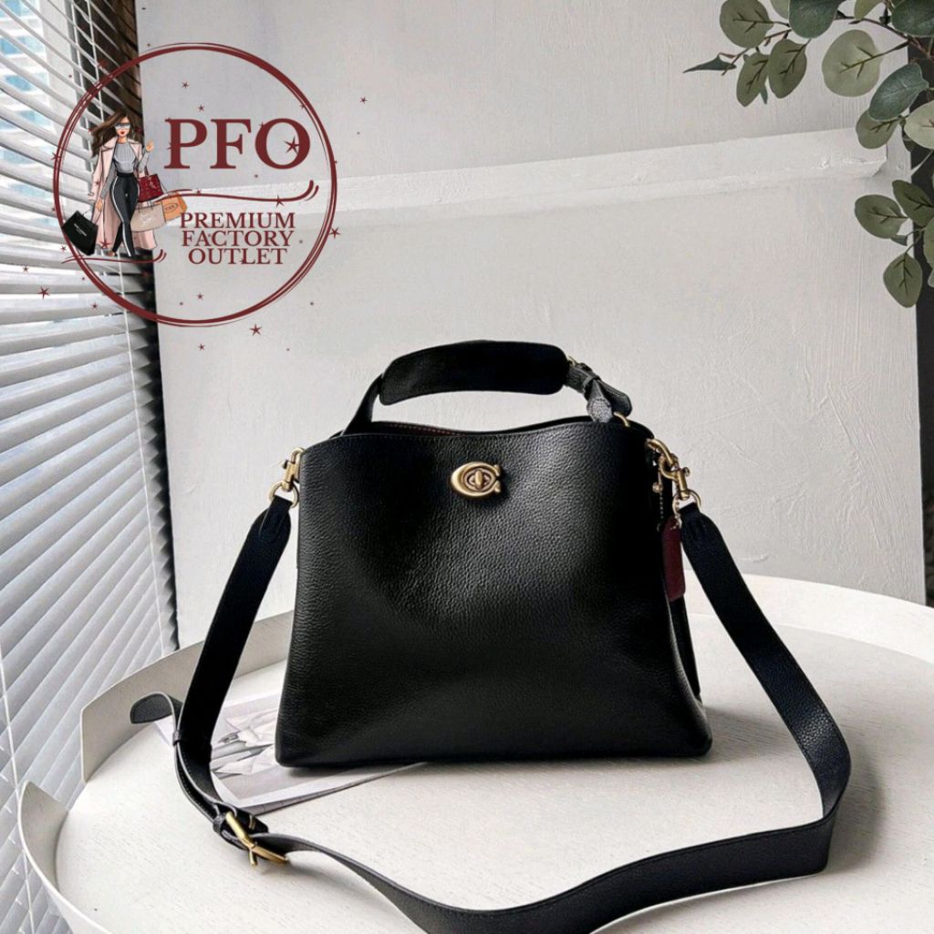 TAS C2621 Willow Shoulder Bag in Leather Black