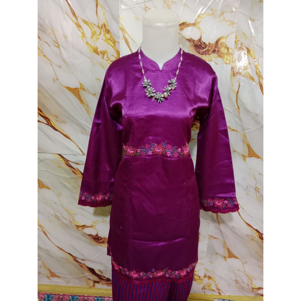 Preloved One Set Kurung Melayu Bordir