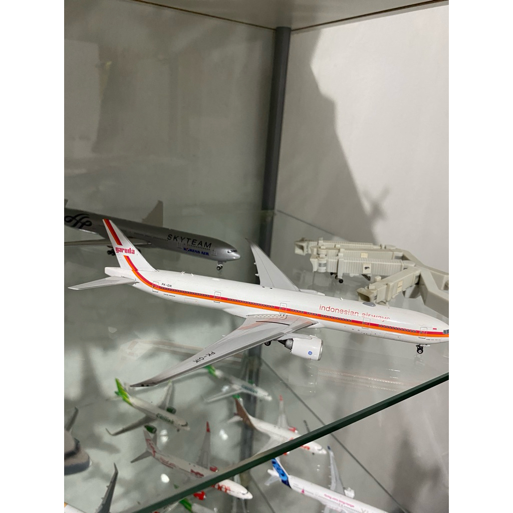 Diecast Pesawat B 777-300ER