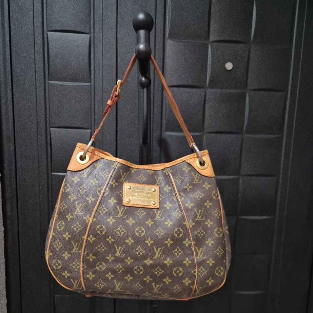 Tas hobo kulit wanita Lv