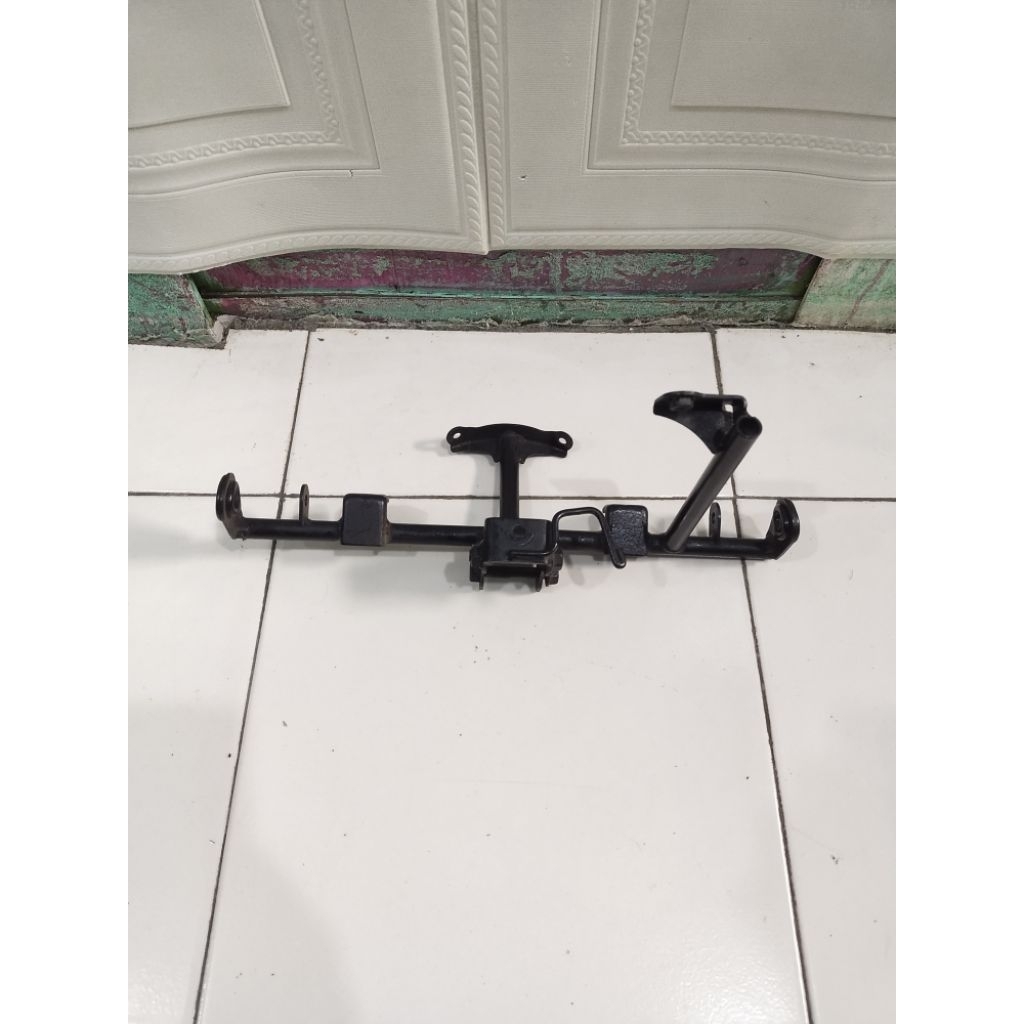 Braket dudukan sayap Honda Supra x 125 helm in fi original 2nd lepasan motor