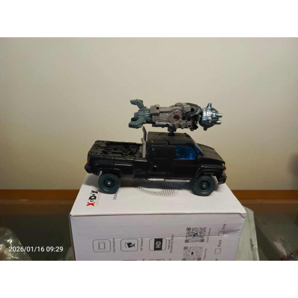 mainan robot Transformer ironhide ukuran kecil