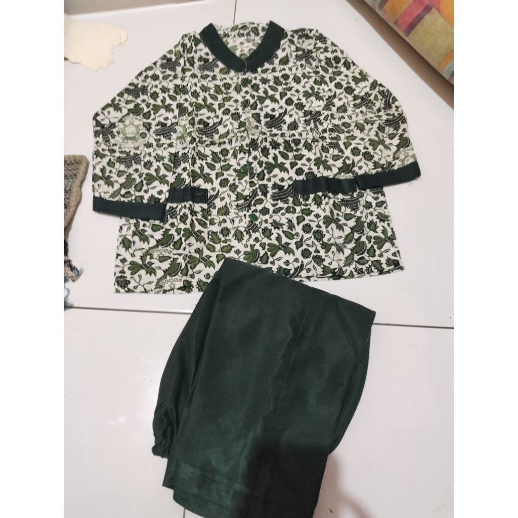 PRELOVED BAJU BATIK PAUD DAN KAOS TENTARA
