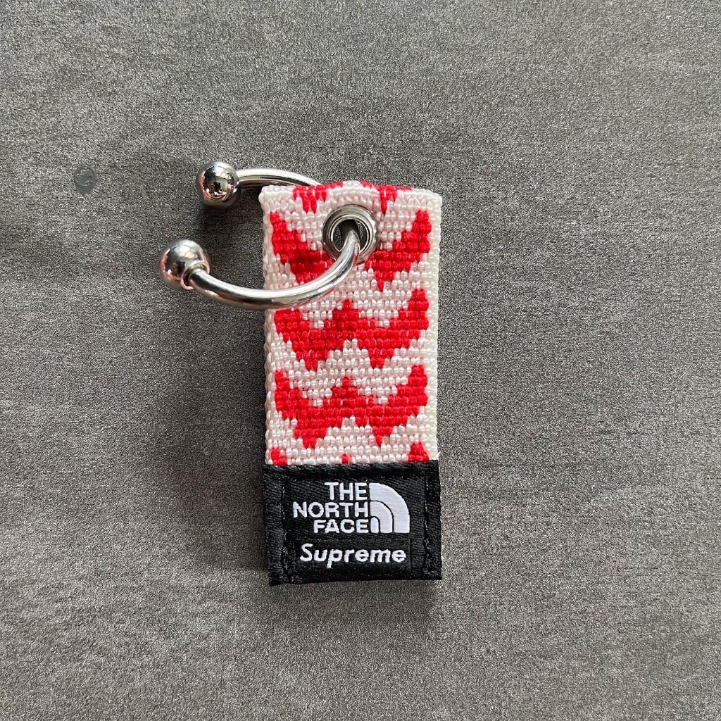 Supreme x The North Face wooven keyring