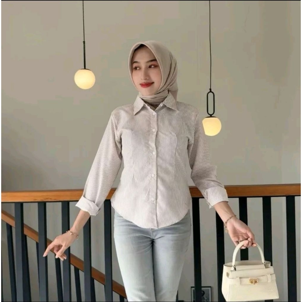 Monney Fitted Shirt Kemeja Slim Motif Stripe Kemeja kerja wanita fit garis stripe karet Lembut pink 