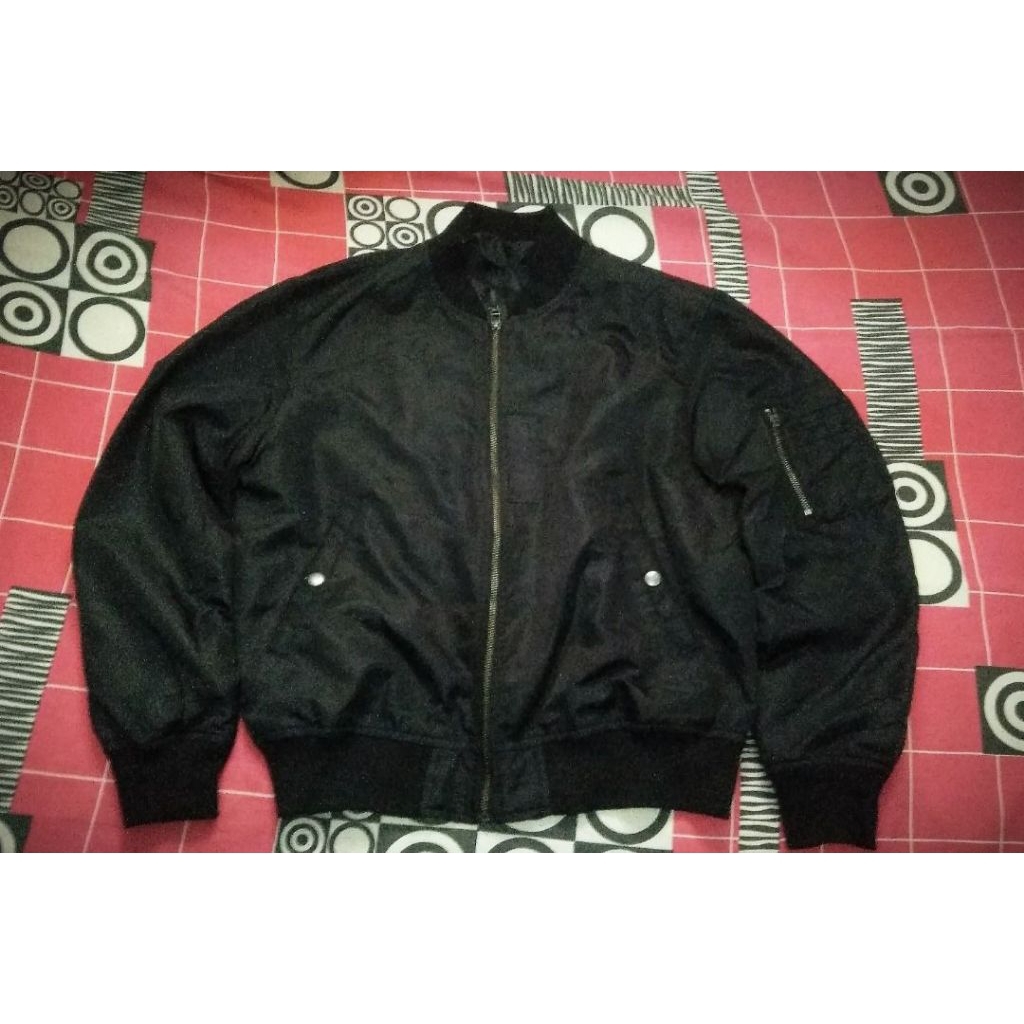 Jaket Bomber Uniqlo