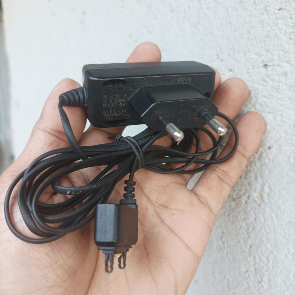 charger hp jadul Sony Ericsson Cst-75 original
