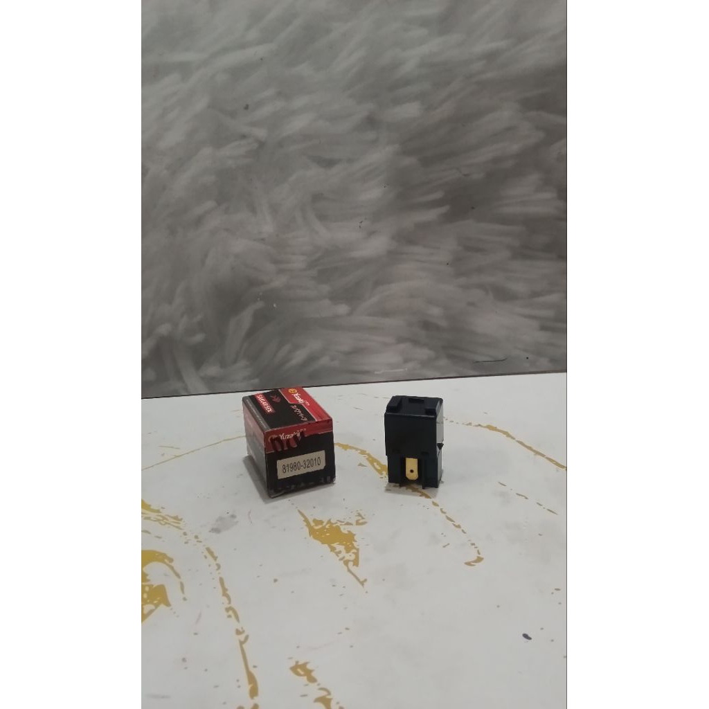 Flasher Sen 81980-32010 Mobil Dyna Dutro 12V - Merk Yuzaka