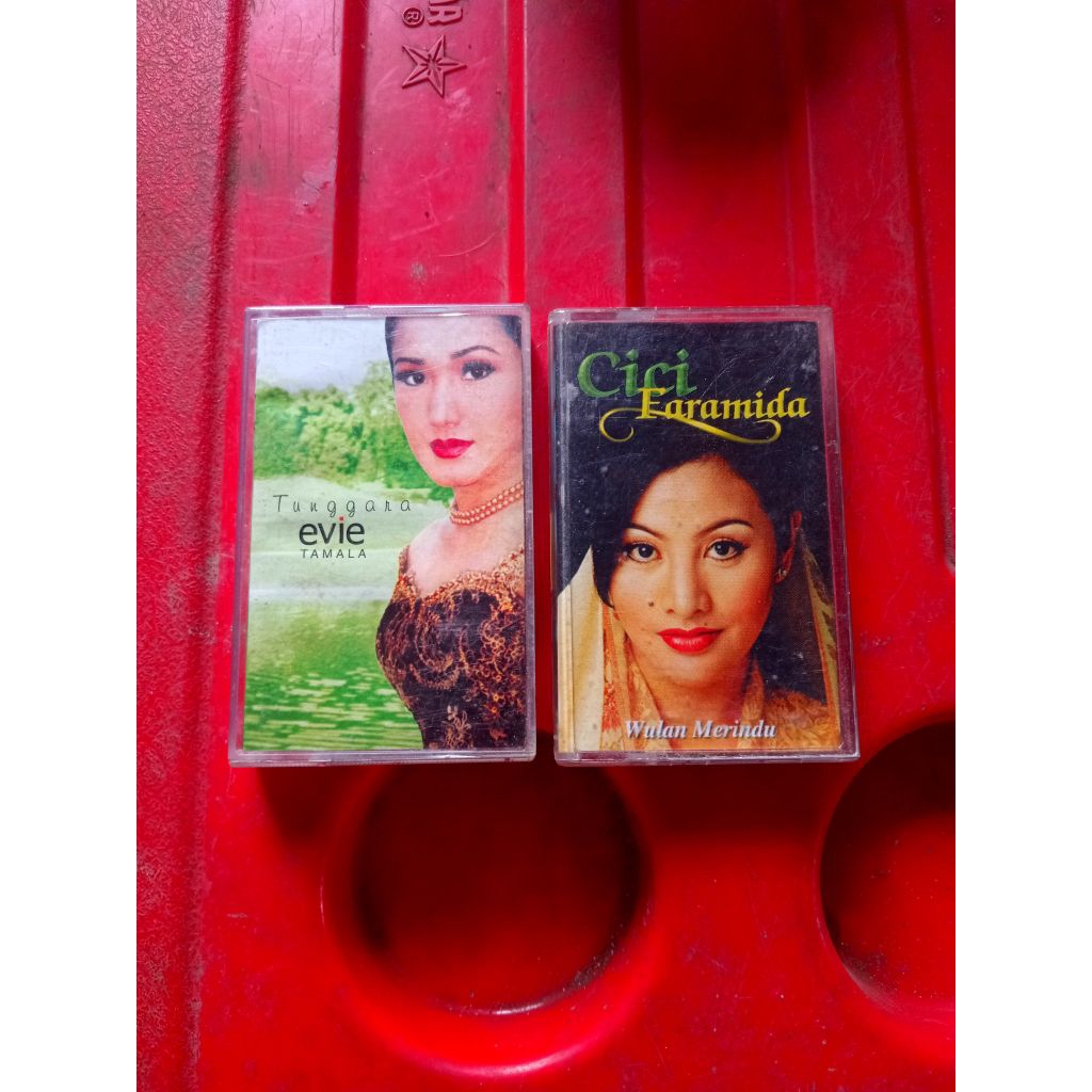 Kaset Dangdut Sepaket Evie Tamala & Cici Faramida Kondisi Mulus