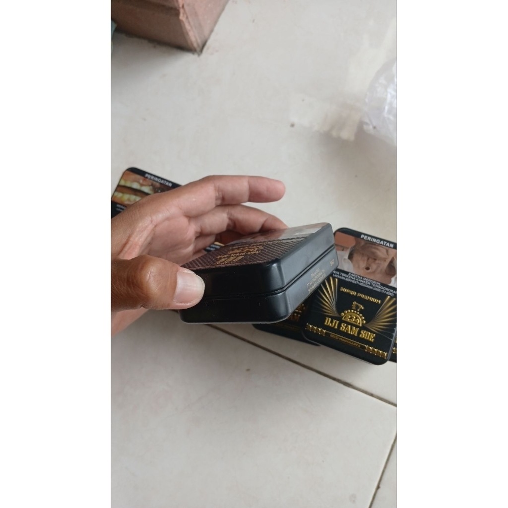 Kaleng Tembaku Dji Sam Soe