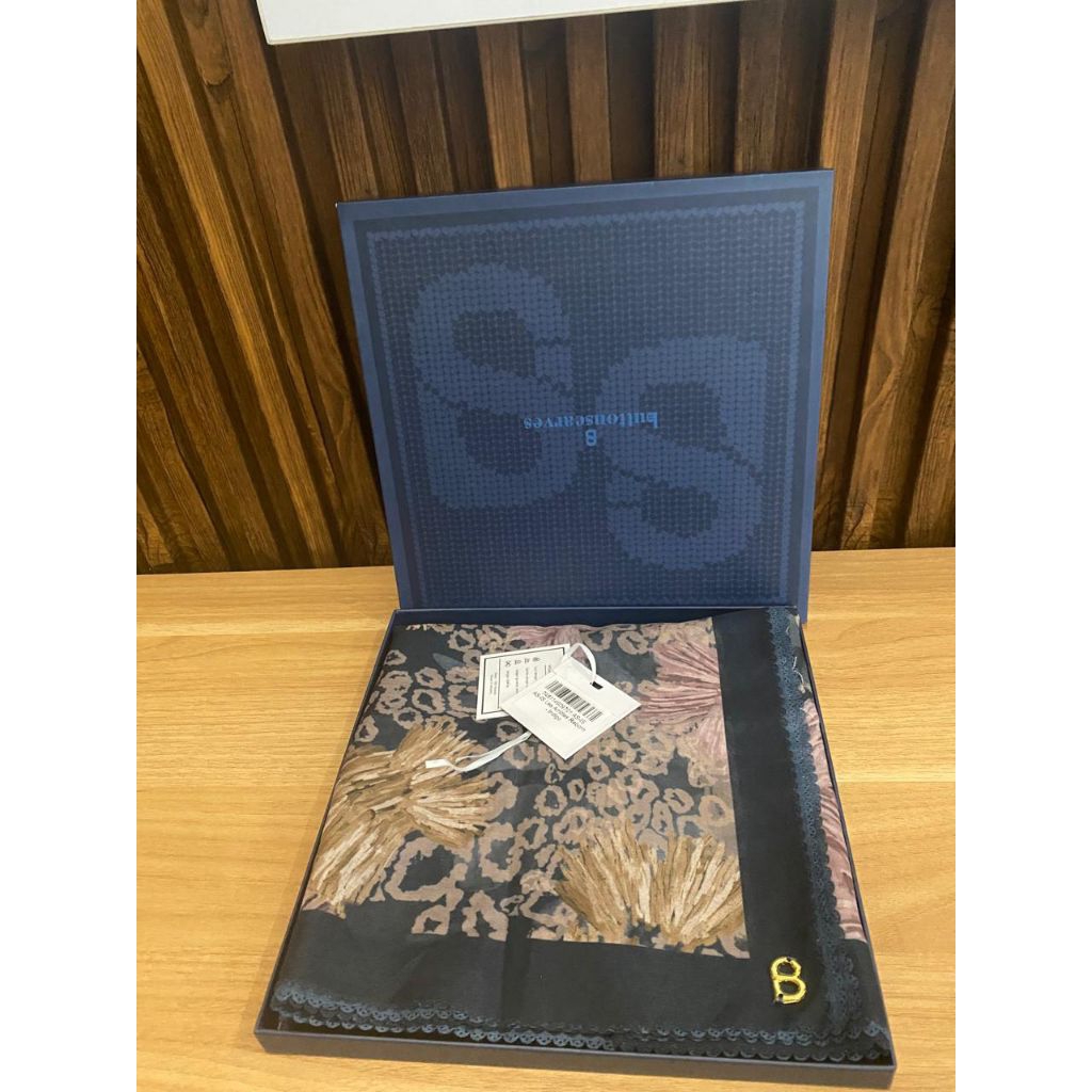 Les amities prelove buttonscarves