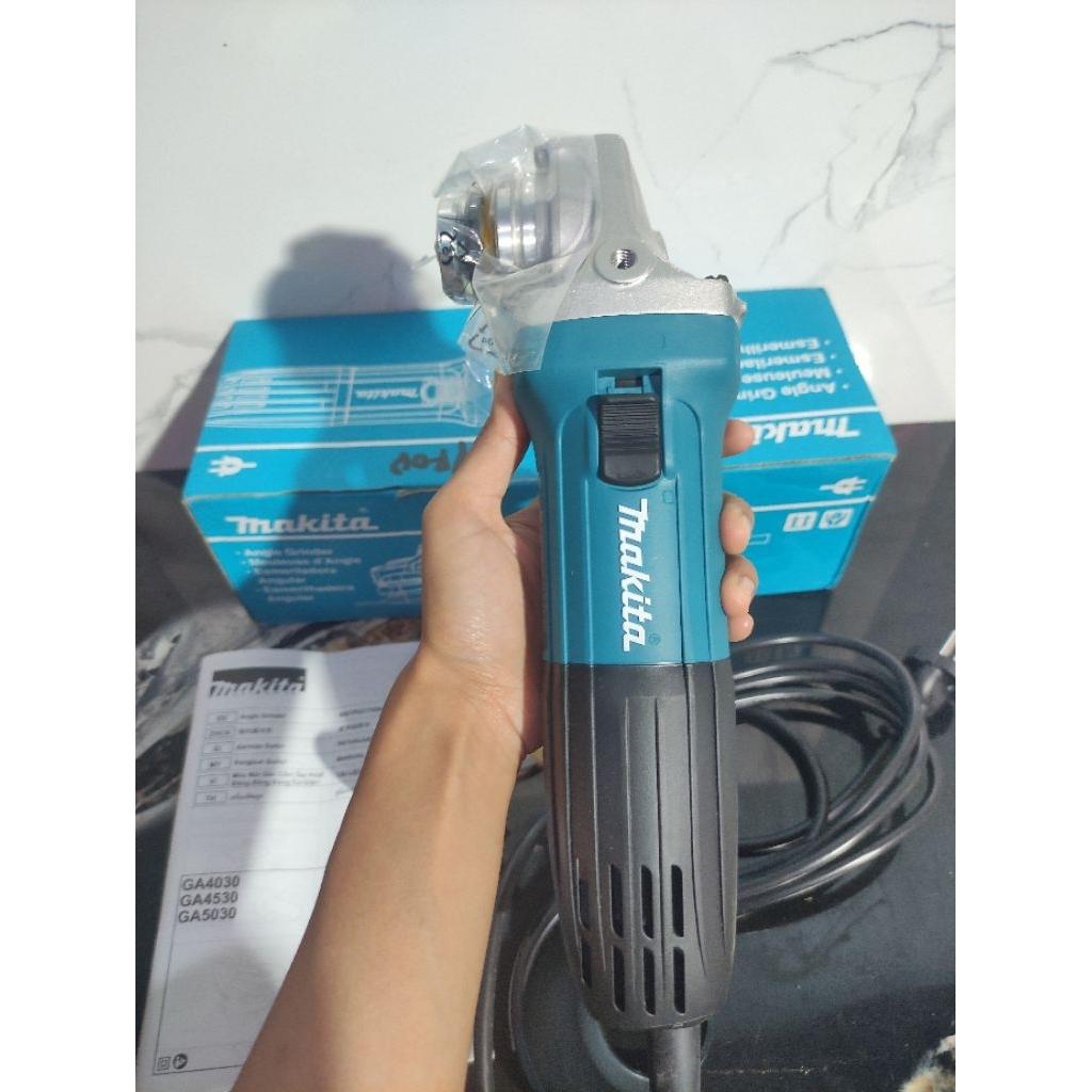 MAKITA GA4030 Gerinda Tangan 4" Gerinda Listrik
