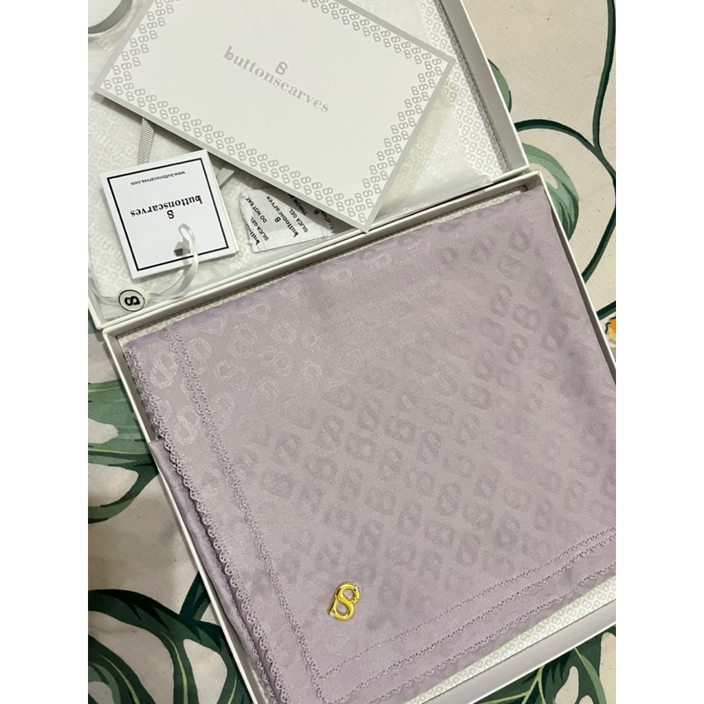 Buttonscarves Everyday Tapis Embossed 2.0 Preloved