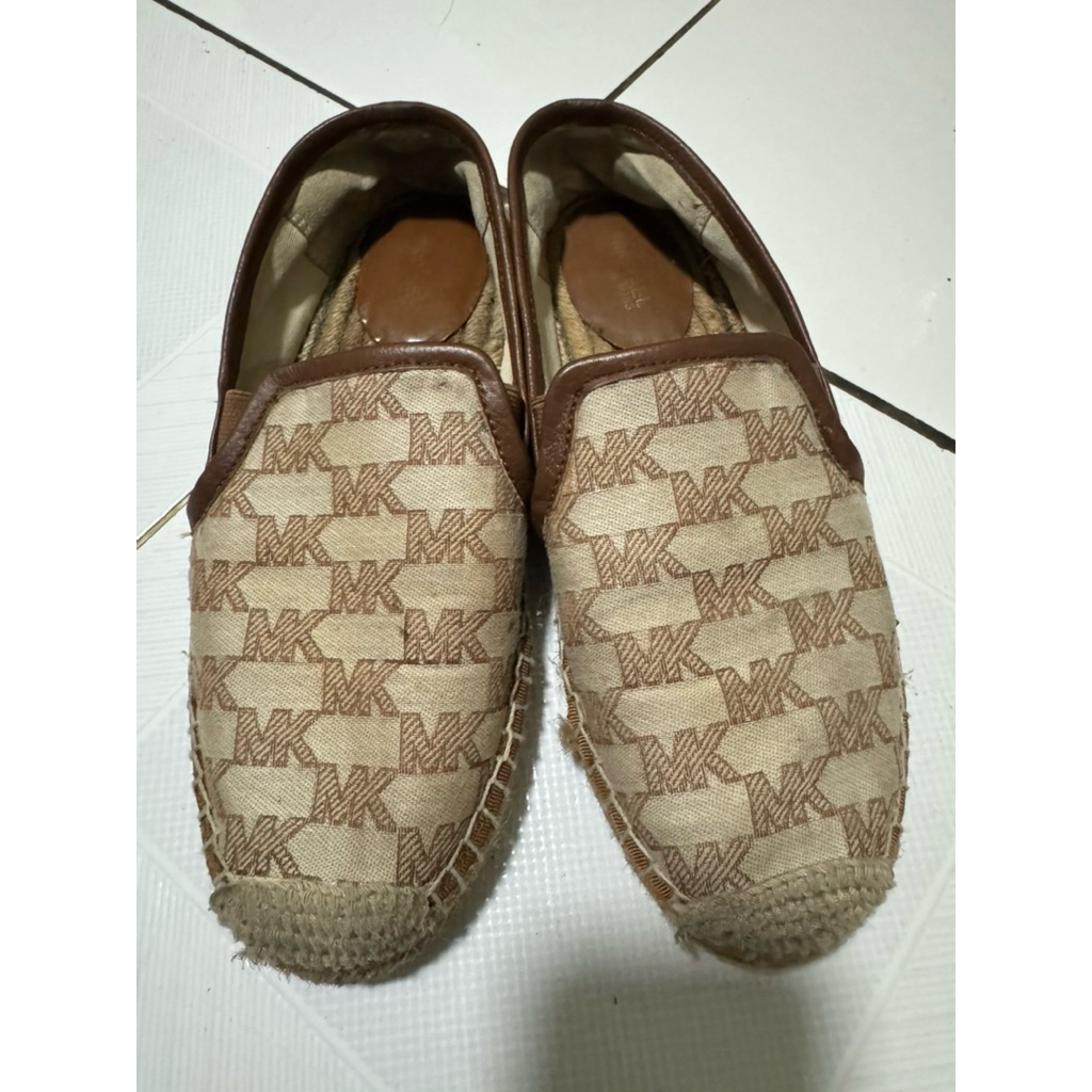 Preloved sepatu Michael Kors Espadrilles size 8