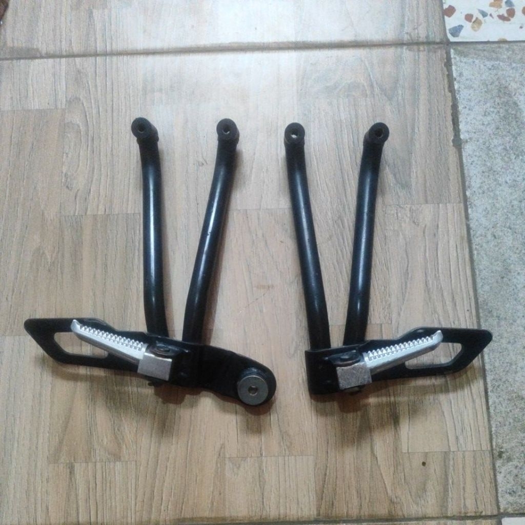 Footstep Step Belakang Yamaha R15 V2 Original