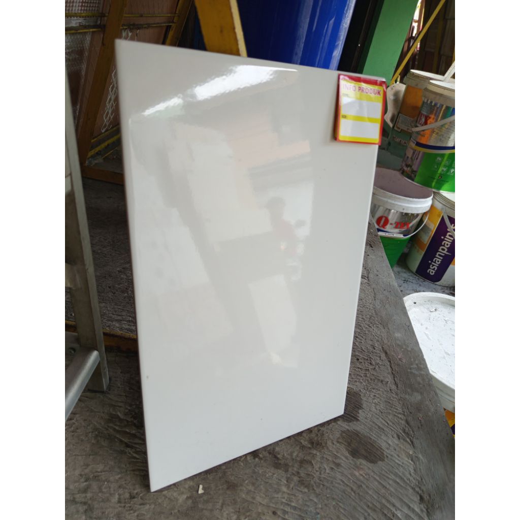 KERAMIK DINDING GLOSSY WHITE 25X40