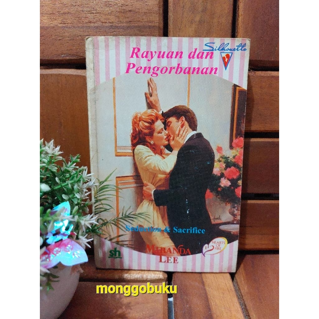 NOVEL ROMAN SILHOUETTE