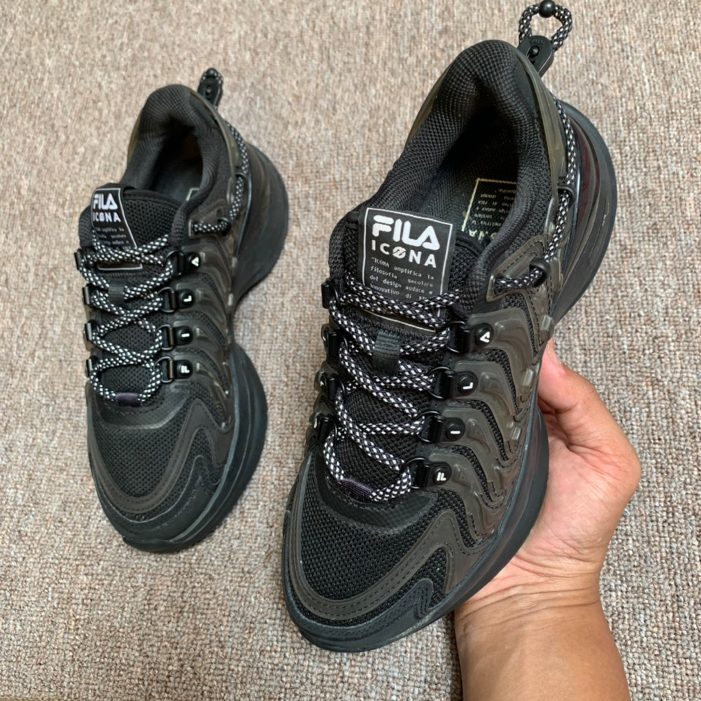 Sepatu FILA ICONA Hitam No 37,5 Insole 235mm