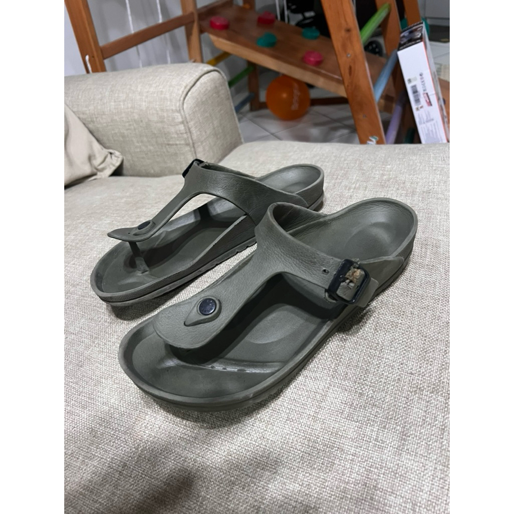 Sandal Pria Red Apple Size 43 Preloved