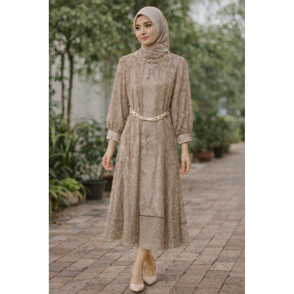 (Davina Midi Dress) - Midi dress ceruty kombinasi brukat payet include belt mutiara
