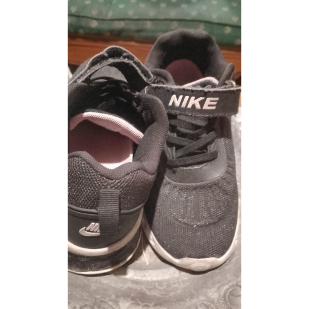 sepatu nike preloved second ukuran 33